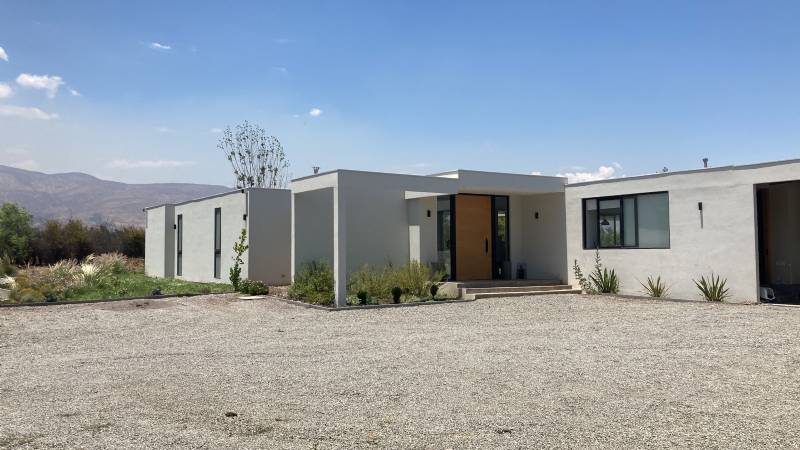 AMPLIA CASA EN VENTA SECTOR EXCLUSIVO CHICUREO 