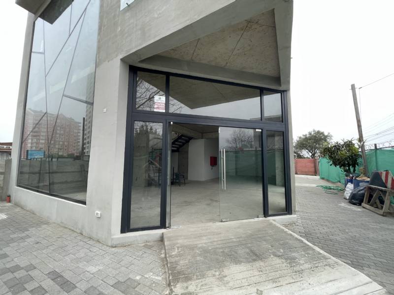 LOCAL COMERCIAL EN ARRIENDO, RECIN ENTREGADO  