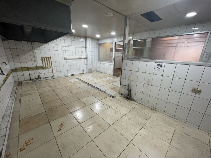 SE ARRIENDA LOCAL COMERCIAL