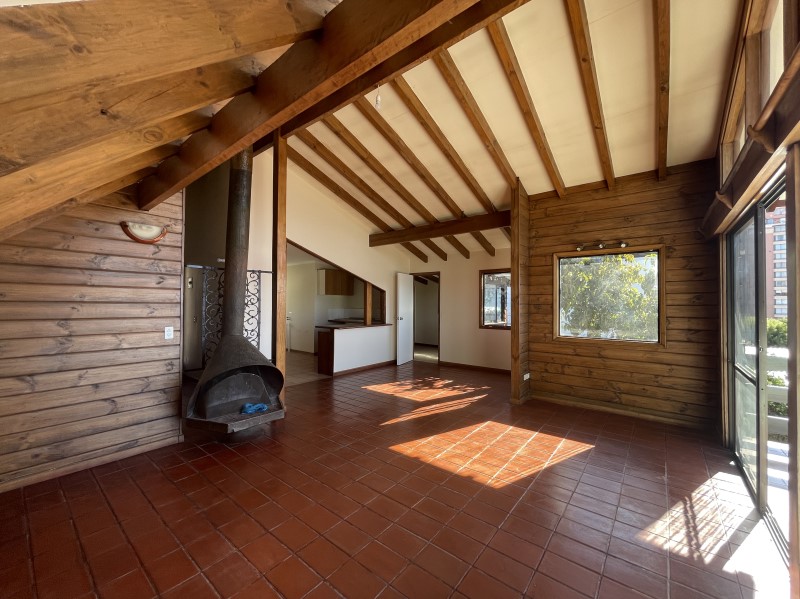 SE VENDE AMPLIA CASA EN JARDIN DEL MAR, REACA...        