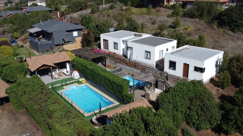 SE VENDE GRAN PARCELA CON CASAS...                                      