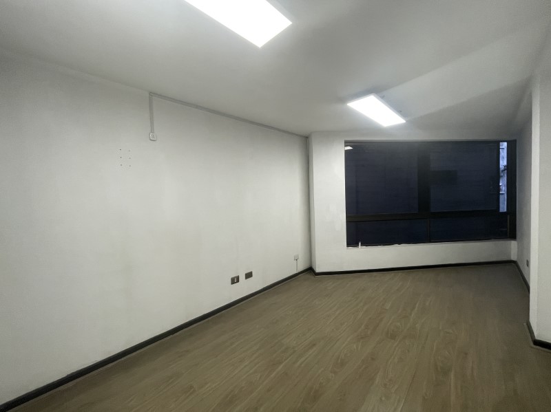 SE ARRIENDA OFICINA EN SANTIAGO CENTRO (CD. 535)...  