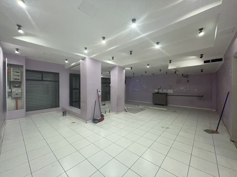 SE ARRIENDA LOCAL EN PISO 1 CALLE MIRAFLORES (CD. 539)