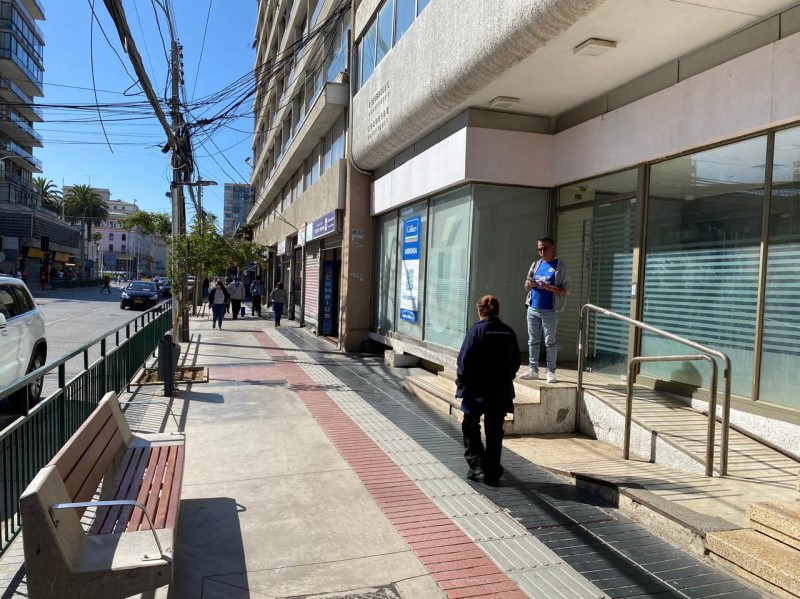 SE ARRIENDA LOCAL COMERCIAL CALLE ARLEGUI (C�D. 584)