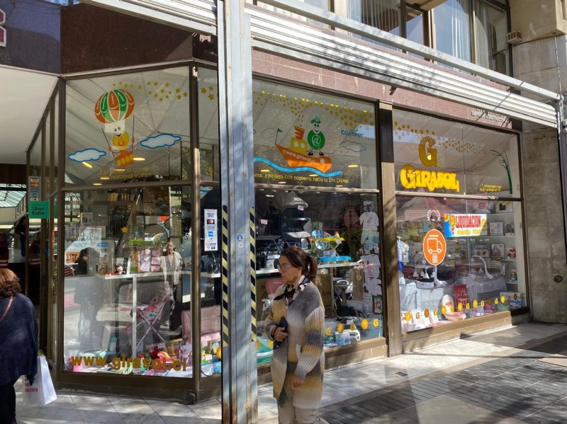 SE ARRIENDA LOCAL COMERCIAL EN AV. VALPARAISO (C�D. 585)