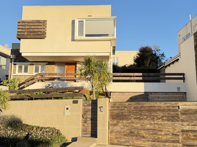 SE VENDE GRAN CASA EN LOMAS DE MONTEMAR (C�D. 605)...